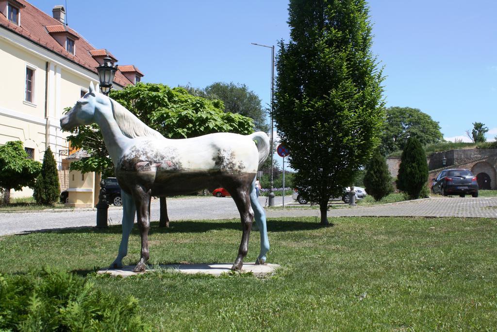 Garni Hotel Leopold I Novi Sad Exterior photo